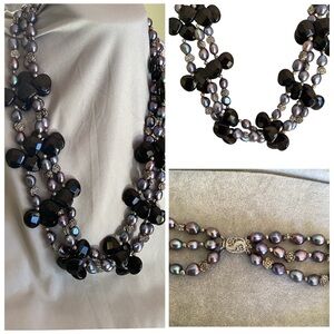 🚨 Vintage Black and Iridescent Pearl Necklace w/Silver Roses